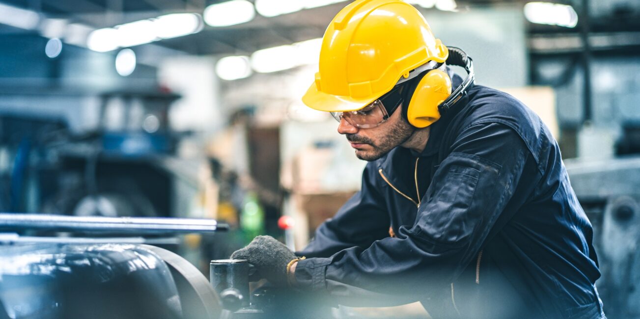 Chemieschlaeuche - industrieller Montageeinsatz